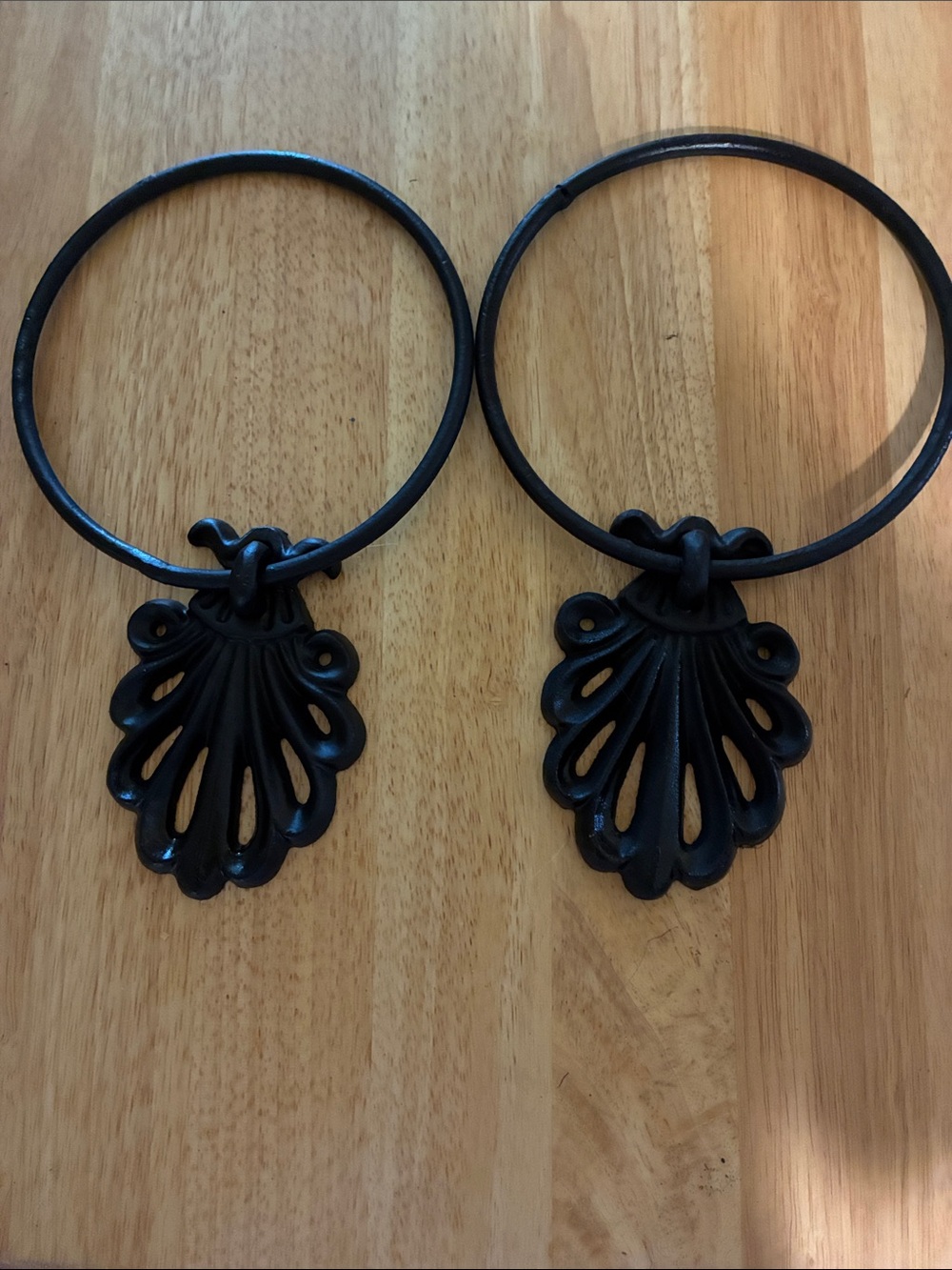 Black Decorative Cast Iron Shell Towel Rings - Classic Bath Accessory